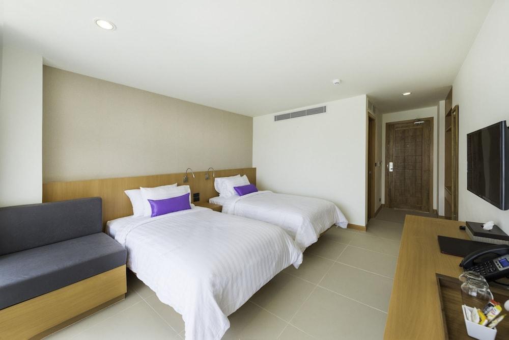 The Lunar Patong Phuket Exterior foto